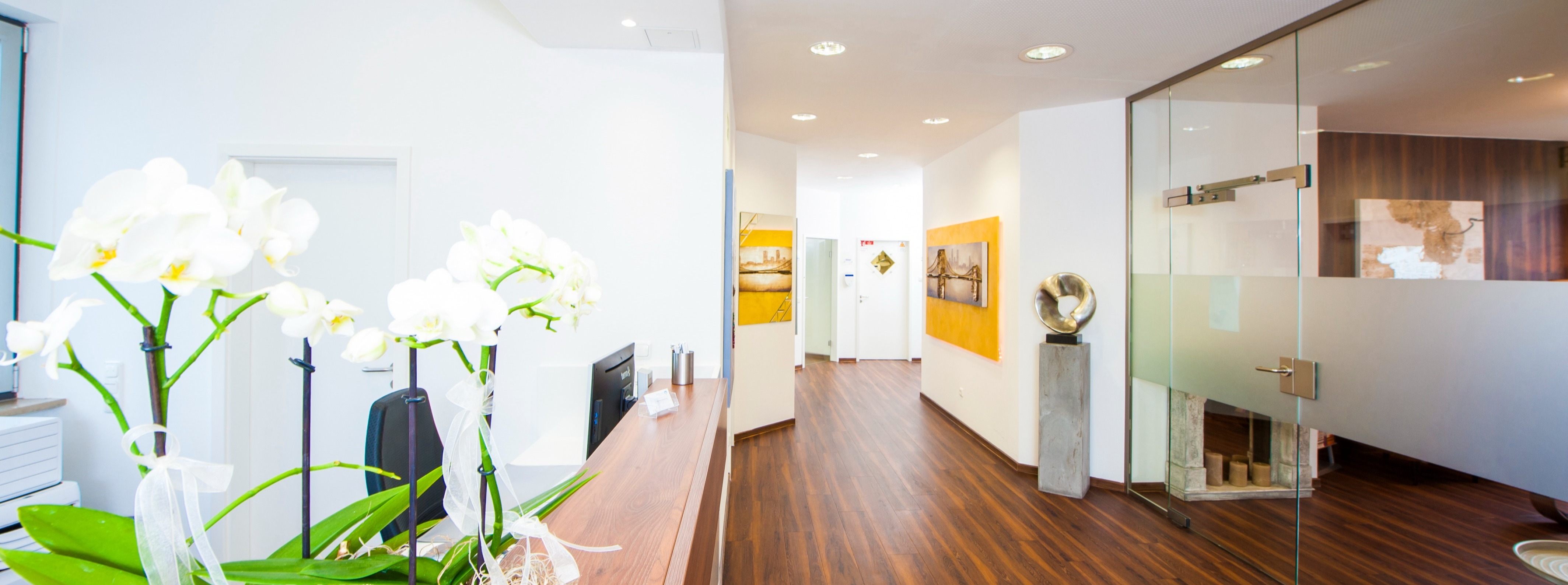 Das Bild zeigt den Eingangsbereich der Praxis